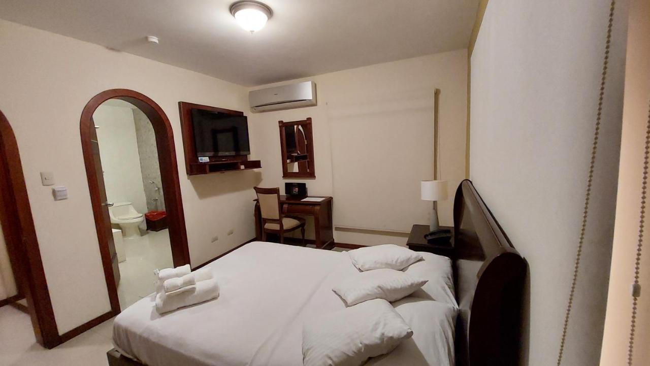 Hotel Voyager Manta Exteriör bild